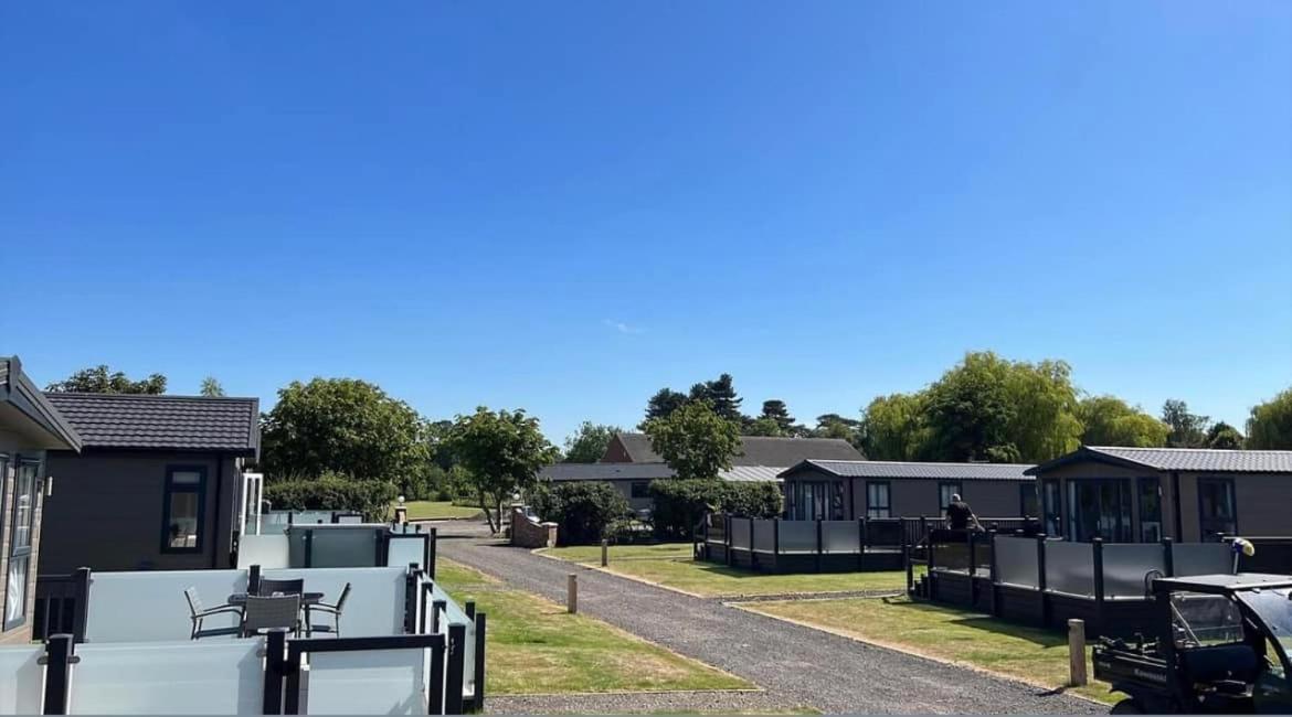 Brackenborough Lakes Resort Louth  Exterior photo